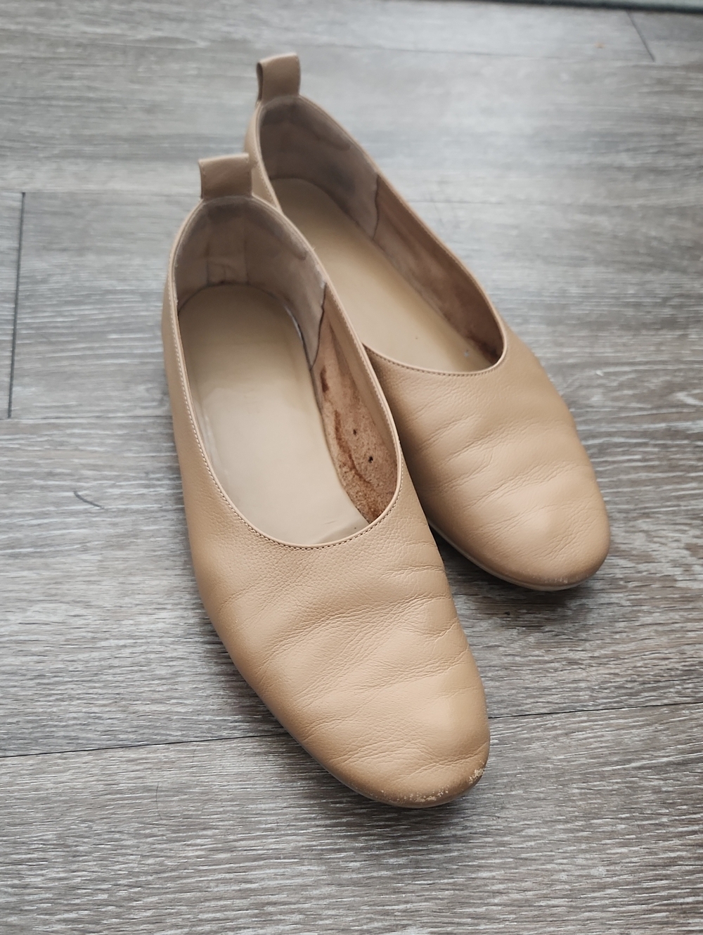 Everlane Women's Neutral Beige Slip-On Flats